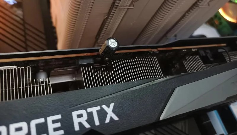 RTX 3070 починили при помощи конденсатора от старого радио